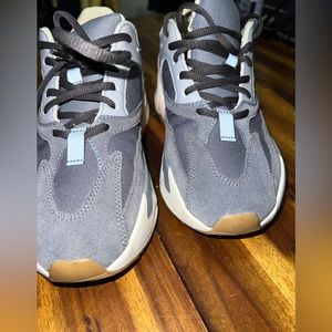 Yeezys 700 /Magnet/ sz 7